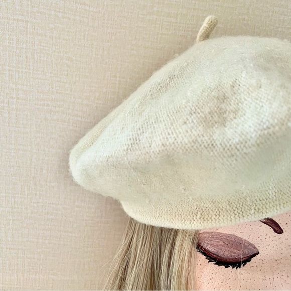 French Style Beret, Cream, Felted Wool like Feel, Classic Tail at Center… - Picture 3 of 7